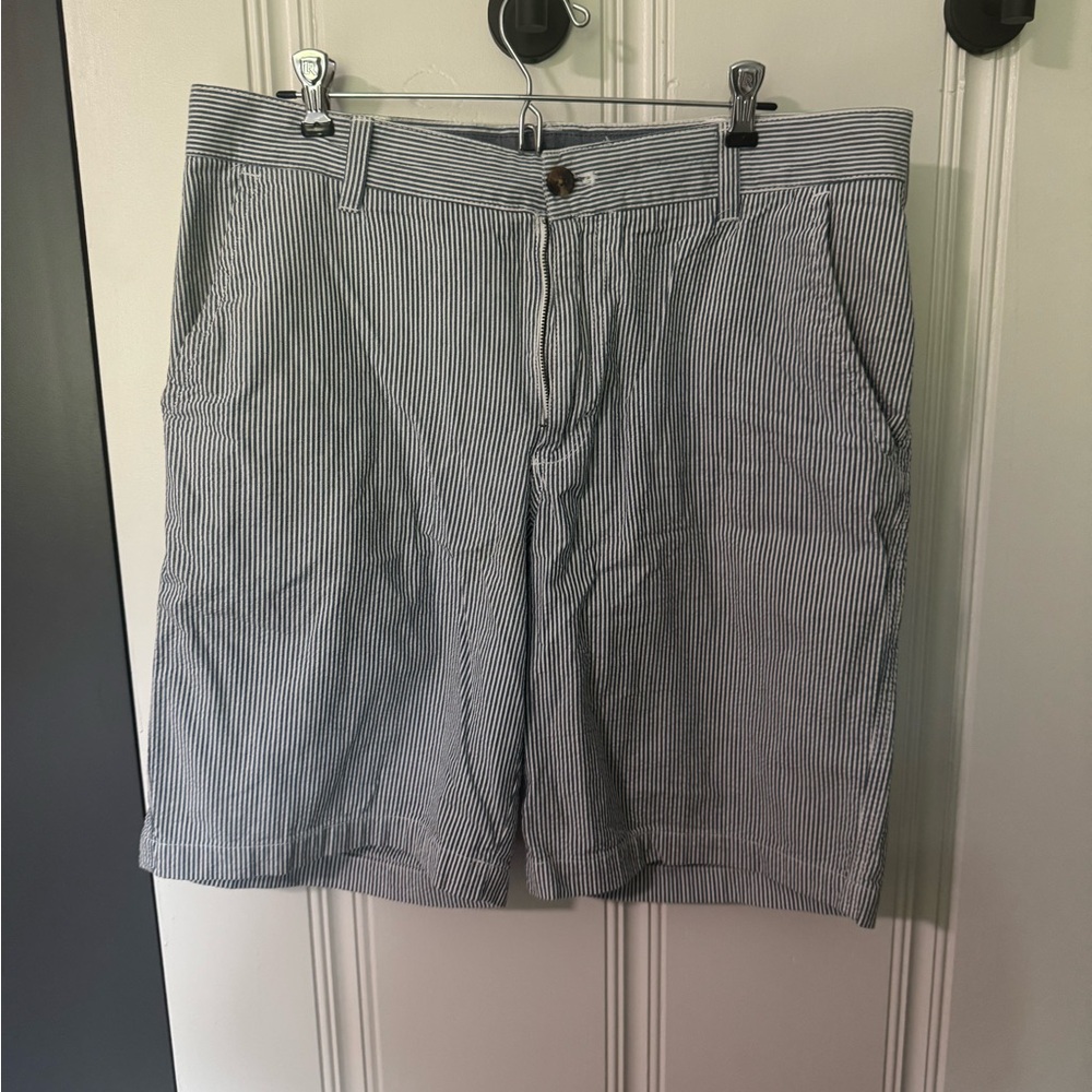 Izod Men's Black and White Striped Shorts